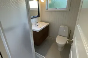 Hyggeligt sommerhus med udsigt til vand fra senge - Image 2