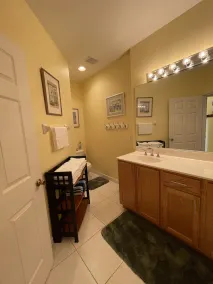 Beautiful Condo with a Tree House Feel - Image 4