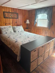 Waterfront cabin with 200 ft of flat waterfont - Image 4