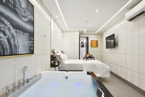 Luxury Room with Jacuzzi - Image 2