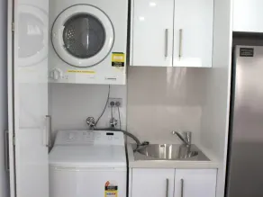 Modern, spacious apartment within walking distance to everything in Anglesea🔆🐠 - Image 2