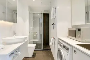 Luxury 2 Bedroom Suite near Adelaide - Image 4