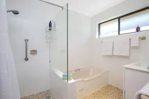 HOLIDAY SPECIAL! Fantastic Holiday Home on the Canals - Image 2