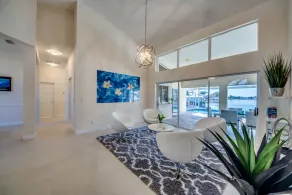 Superbes vues sur l'eau, grande terrasse de piscine, maison avec table de billard et beaucoup de confort - Image 4