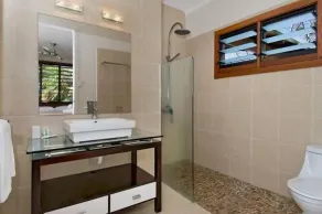 5 bedroom 5 bathroom, private poolside cabana bedroom, Beach 20meters - Image 2
