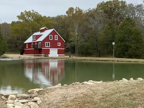 🌞Family Friendly 6 Bedroom Lodge.Restored Barn140 acres 3 Lakes.Miles of Trails! - Image 5