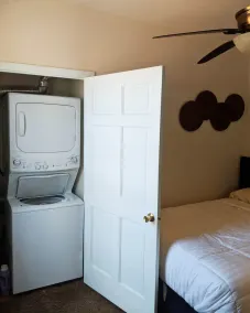 Historische Hauptstraße private 2-Zimmer-Wohnung mit Aussicht und allen Annehmlichkeiten. - Image 2