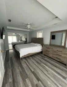 Cozy 3 bedroom fully furnished lake view house! - Image 5