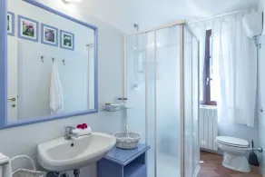 Umgeben von Grün und Natur, eine neu restaurierte Villa und ein Nebengebäude, ideal für eine Gruppe - Image 2