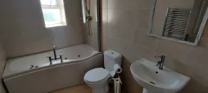 Unique grand space - Image 3
