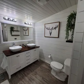 Beautiful Waterfront  Home on a Private Lake!   - Image 3