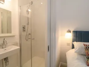 2 Garden Apartment - Image 2