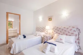 Villa \"Vista Mar y Tierra\" with Sea View, Pool, Garden, A/C & Wi-Fi - Image 3