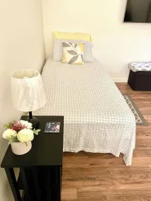 Spacious comfort, 1st FL, parking, 2 TVs, laundry,Beautiful views of NYC skyline - Image 4