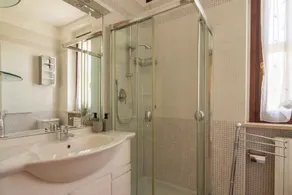 Holiday apartment near the center with swimming pool, air conditioning, parking lot - Image 4