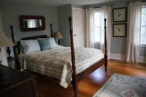 Beautifully renovated antique farmhouse on pristine lake. - Image 2