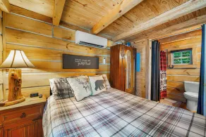 Le front de montagne s'éloigne!  Privé et calme, parfait pour un romantique obtenir un moyen! - Image 4