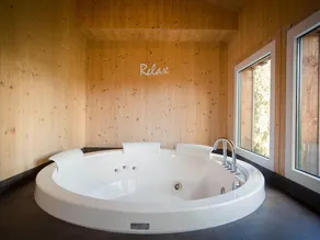 Beautiful chalet with hot tub - Image 4