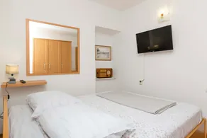 House Frane - Image 3