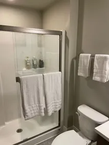 Private 1Bed 1Bath Guest Suite w/ 1 Parking Spot minutes from Edgefield - Image 4