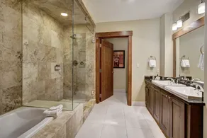Penthouse 4 Bedroom Condo at Base of Peak 8 - Image 4