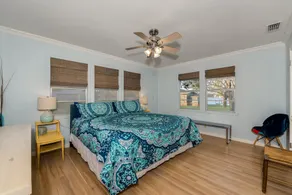 Gorgeous views! Renovated waterfront. Cozy retreat. Super clean! - Image 5