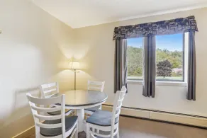 Deluxe-suite med 1 soveværelse beliggende på 2. sal m / udendørs opvarmet pool - Image 3