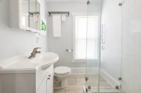 Next to the park and 2 blocks to the Beach and restaurants! RIGHT side of Duplex - Image 4