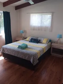 Eclectic Paradise, Large House - Prime Beachside Location ocean side of main rd - Image 3
