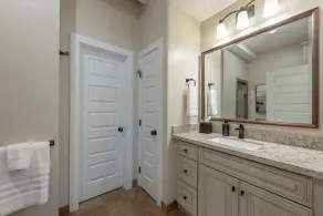The Broadmoor - A Designer Condo in Bryan Texas - Image 4