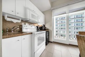 Beautiful Studio 2 Full Size Beds with Kitchenette - Image 4