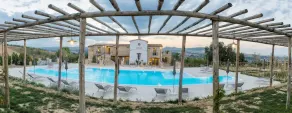 Residencia de campo, 10 habitaciones y 10 baños, piscina de agua salada, panorámica. - Image 4