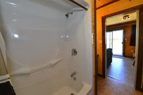 A cozy rustic cottage with a short walk to a fantastic beach in Seaview, PEI - Image 4