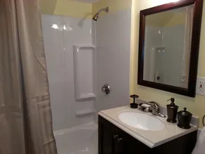 Mysigt och rent duplex med veranda i populär Jamaica Plain (\"JP\") Del av Boston - Image 4