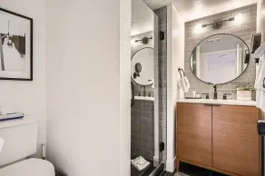 Lance's West Chalet - Walkable, Spacious & Elegant - Image 4
