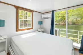 🌟 Unique Houseboat Experience on Lake Winnipesaukee - Harborside 🚤🌊 - Image 3