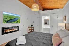 Lakefront, Private Pool, Hot Tub, Firepit, Boats - Image 2
