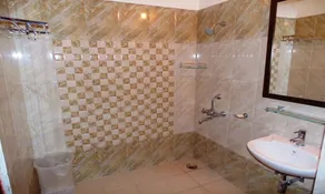 Elegant Spacious Room near WTP - Image 3