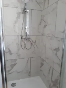 Maison avec exterieur arboré - Image 3