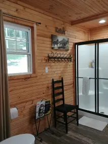 Welcome to Whipsaw a beautiful cottage ,just a 5 minute walk to see the lake!! - Image 4