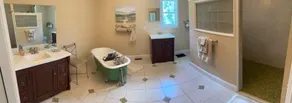Bourbon Trail Pool & Hot-Tub FUN-ZONE! Game Room! Pool Table! Golden Tee! Ping Pong! Luxurious and Spacious Master Bedroom! Pets Allowed for Fee! - Image 4