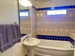 Charming, light-filled SE Eugene 2-story house  - Image 3
