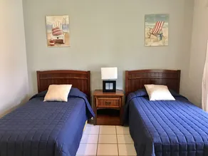 Condo dans un terrain de golf privé avec un cadre tropical 24 heures de sécurité - Image 3
