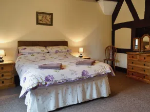 4 bedroom accommodation in Blakeney - Image 3