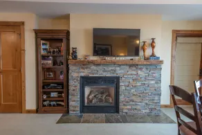 Comfortable & Spacious 2 Bedroom Condo unit in Mountaineer Square condo - Image 2