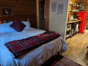 Studio Cabin, minutes from lake and trails - Image 3