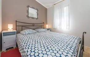 Two-Bedroom Apartment In Grebastica - Image 5