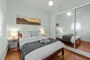 Comfy Character QLD’r ~ 3Bed House w/Parking - Image 4