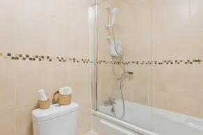 CENTRAL LOCATION 2 BED APT  Fast WIFI & TV&KITCHEN - Image 4