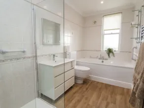 TY CANOL, pet friendly, character holiday cottage in Rhyl - Image 4